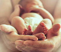 Schlafendes neugeborenes Baby